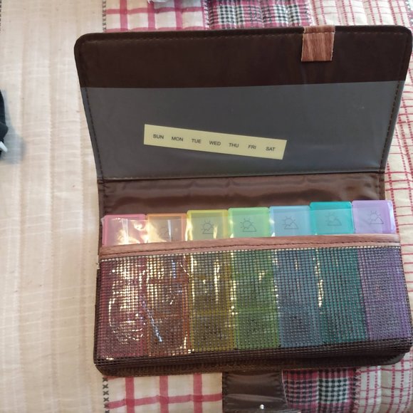 Vitamin Pill Caddy 7 Day in Travel Case Never Used - Picture 2 of 5